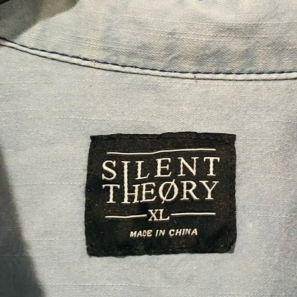 Silent Theory Blue Chambray Button Down Shirt Size XL